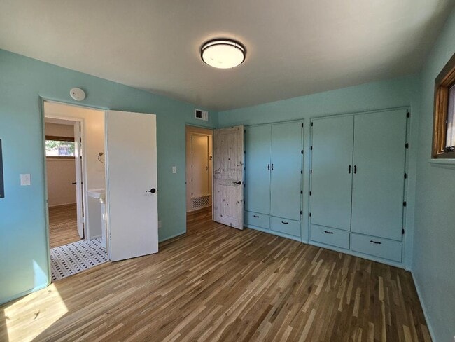 Building Photo - 130 Solana Dr