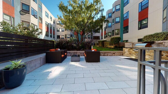 Building Photo - 2000 Post St