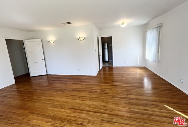 Building Photo - 14013 Addison St