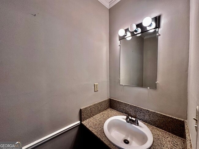 Building Photo - 1060 Falling Water Dr