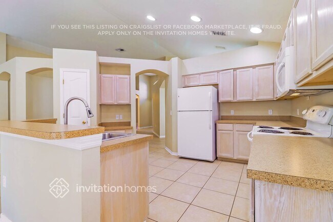 Building Photo - 8944 Southbay Dr