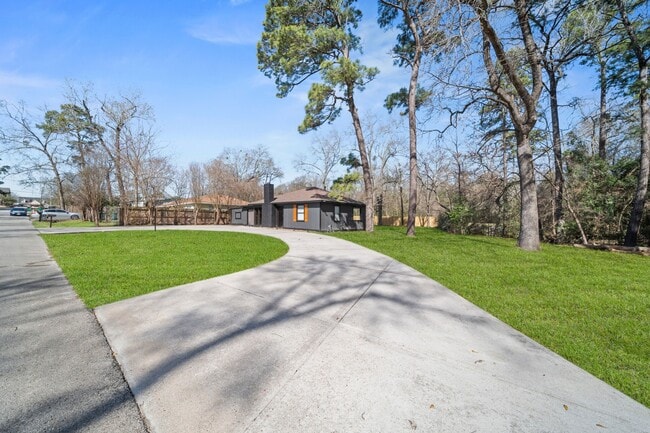 Building Photo - 2004 White Oak Dr
