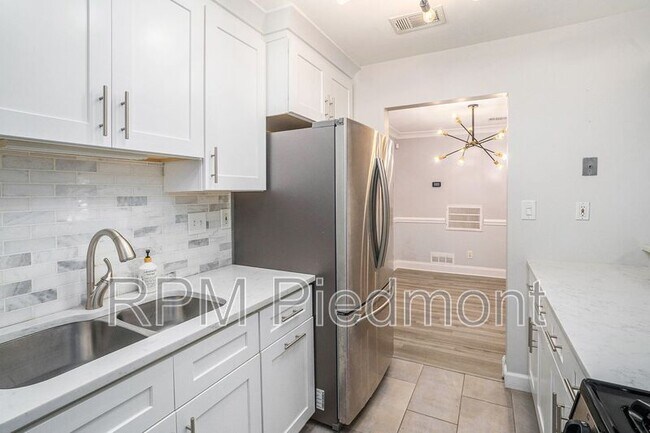 Building Photo - 6820 Glenridge Dr