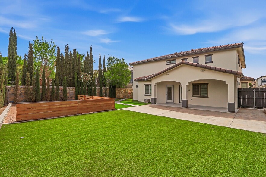 Building Photo - 3121 Tierra Paola Ln