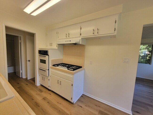 Building Photo - 13530 Leadwell St