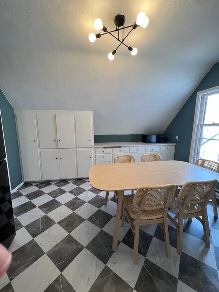 Building Photo - 1126 Jefferson St NE