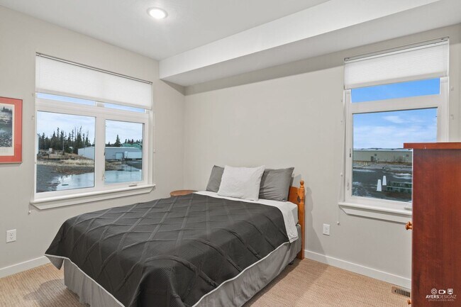 Building Photo - FURNISHED EXECUTIVE RENTAL