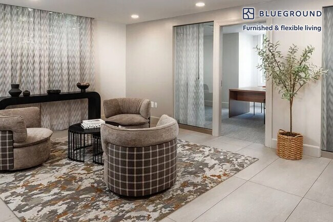 Building Photo - 160 Boylston St