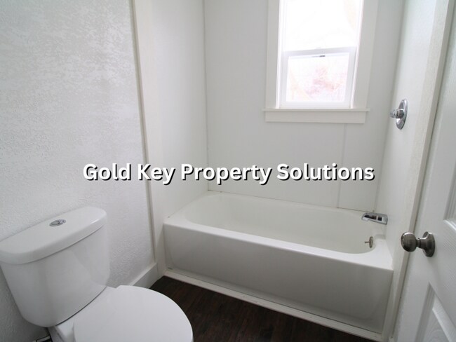 Building Photo - MUNCIE 3 BR 1 BA House with New Appliances and Garage (SECTION 8 APPROVED)