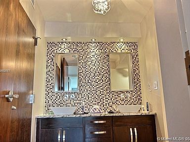 Master Bathroom - 2 - 3800 S Ocean Dr