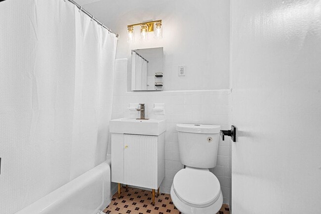 Building Photo - 1430 NE 16th Ave