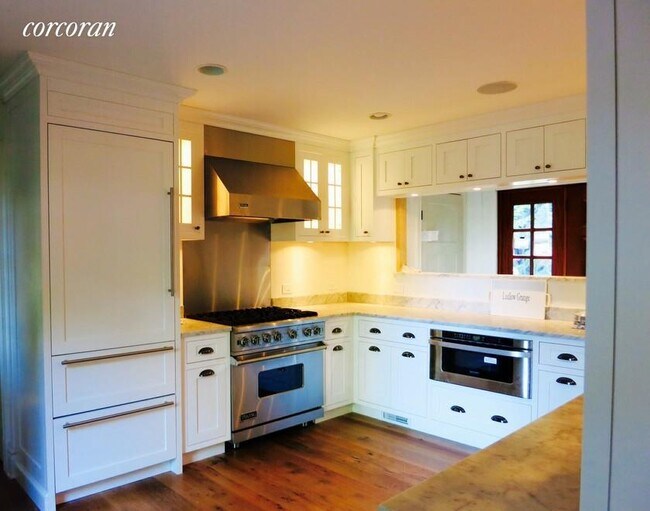 Building Photo - 2782 Montauk Hwy