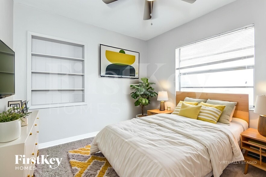 Building Photo - 719 W Ohio Ave