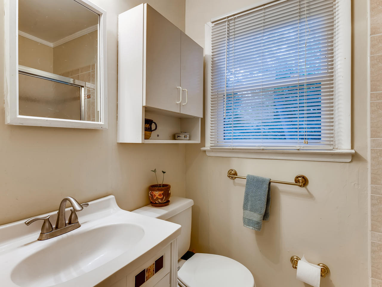 Building Photo - 3066 Valley Cir
