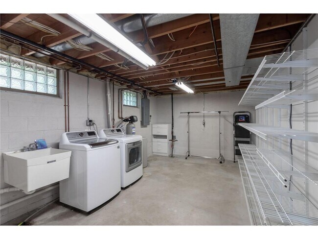 Building Photo - 11900 54th Ave N