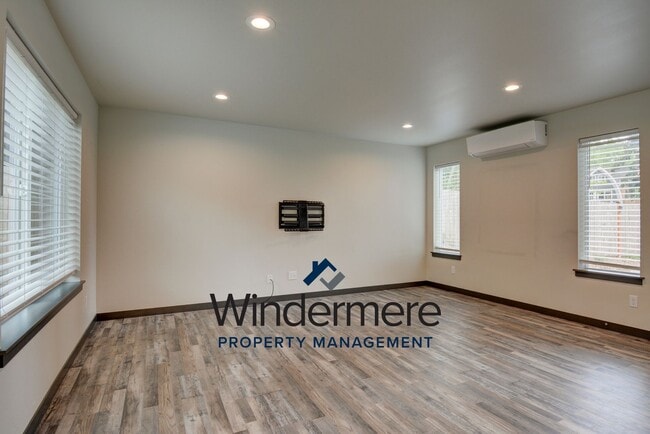 Building Photo - 3 Bed 3 Bath Home in Admirals Cove