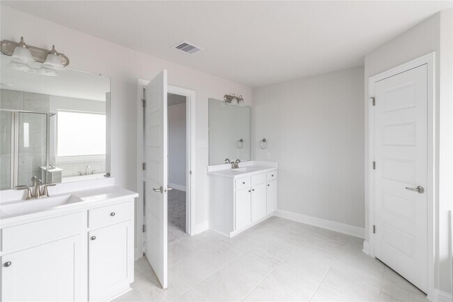 Building Photo - 401 Sunray Lake Ln