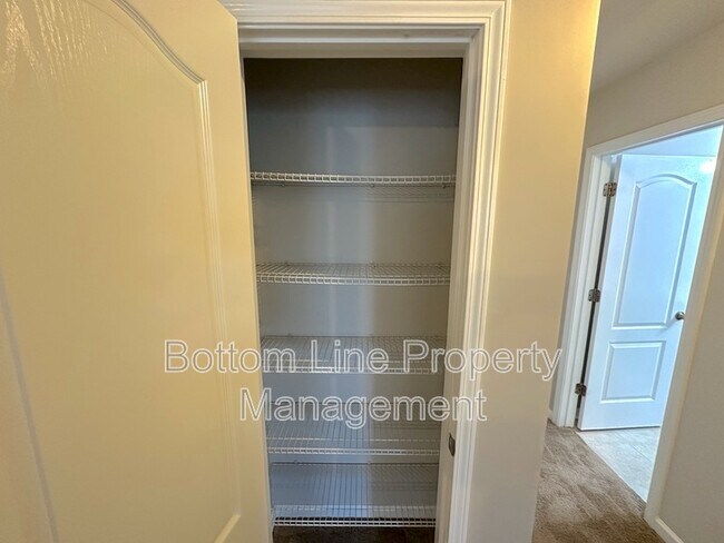Building Photo - 137 Willow Valley Dr