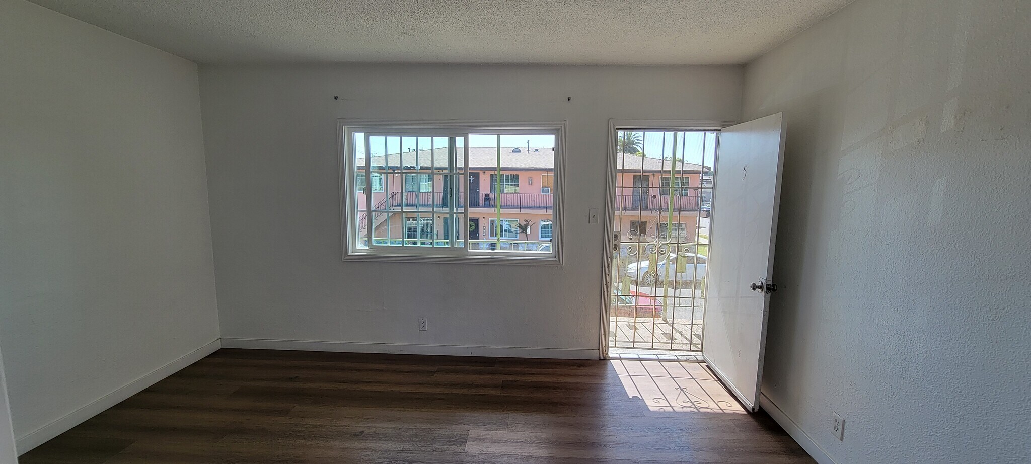 Building Photo - 400 E Hullett St