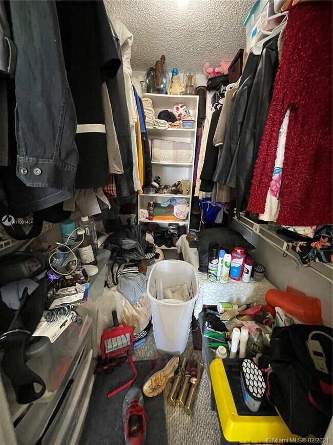 Building Photo - 8005 Lake Dr