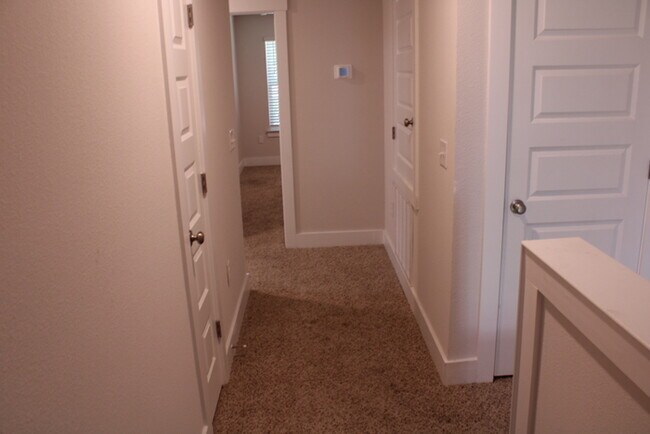 Building Photo - Beautiful New Townhome / Pet Friendly / Wi...
