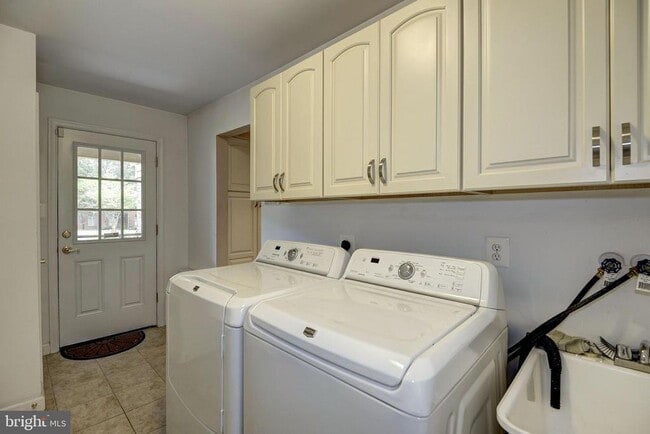 Building Photo - 929 Woburn Ct