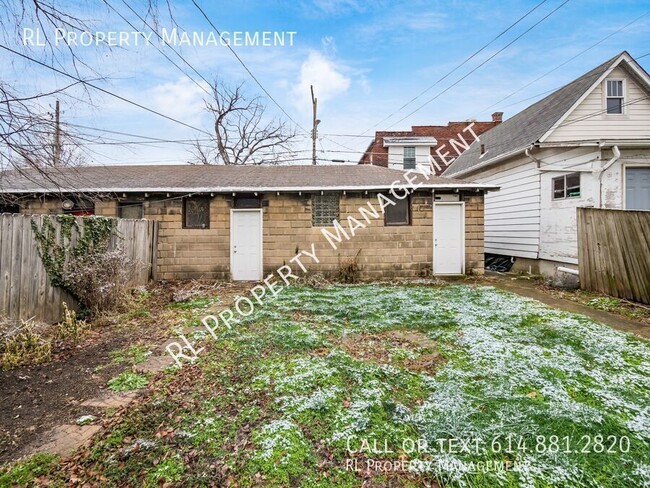 Building Photo - 3 bedroom & 1.5 bath duplex in Old North C...