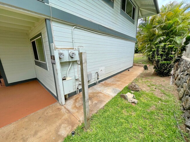 Building Photo - Spacious 1-Bedroom Ground Floor Unit in So...