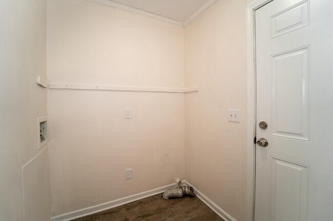 Building Photo - 37 Evergreen Ave