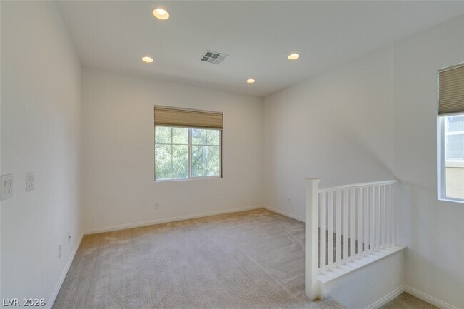 Building Photo - 10465 Saddle Mountain St