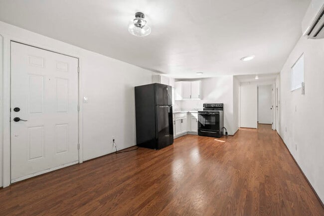 Building Photo - 3120 N Romero Rd