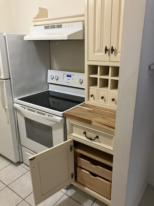 Building Photo - 119 Grove St