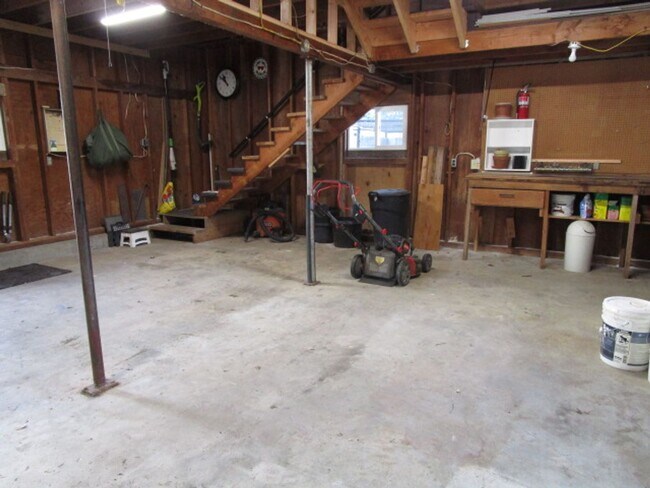 Building Photo - 701 Marshall Ave