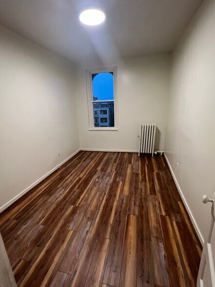 Building Photo - 331 McKee Plz