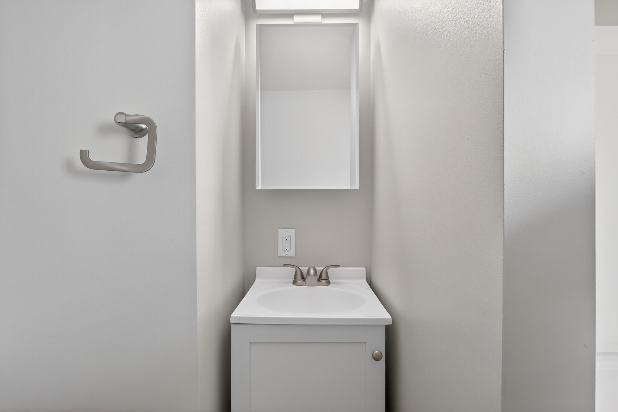 Building Photo - 428 W Delavan Dr