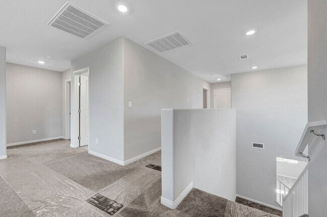 Building Photo - Gated community Located within the Valley Vista Master Plan. 4 Bed 3 Bath features and Open and i...