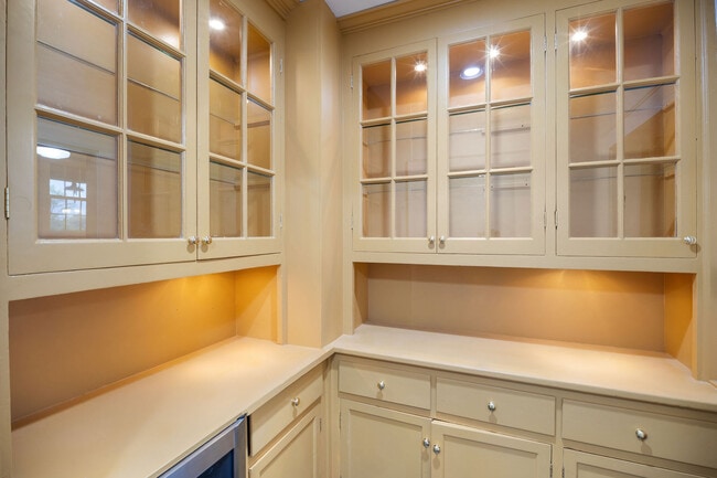 Building Photo - 821 Brandon Ave