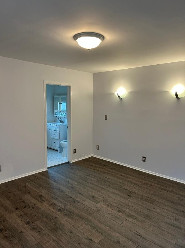 Building Photo - 2303 Graydon Ave