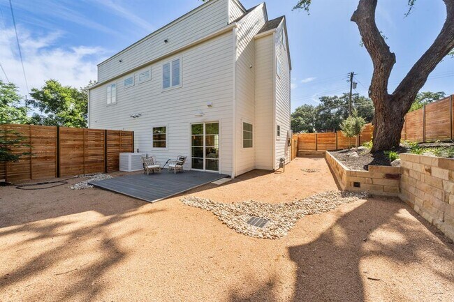Building Photo - 1802 Overhill Dr