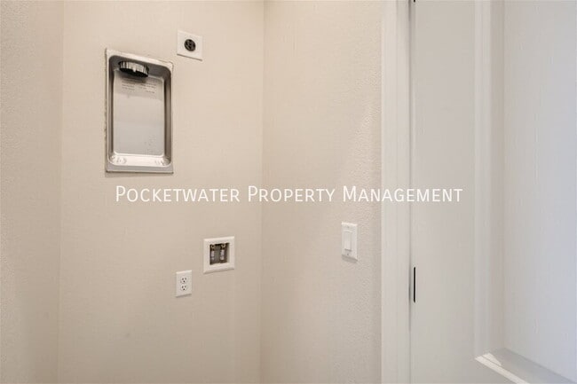 Building Photo - 1353 Baker St