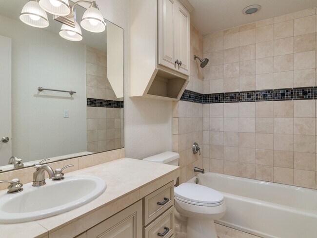 Building Photo - 123 Eaton St