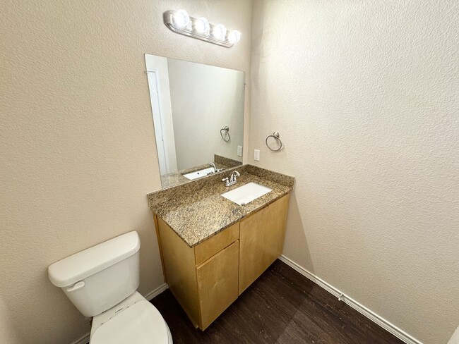 Building Photo - Updated 4 Bed 2.5 Bath Home - Close to TWU!