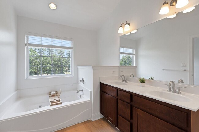 Building Photo - Stunning 3BR/3.5BA Townhome | 2,300+ Sq Ft...