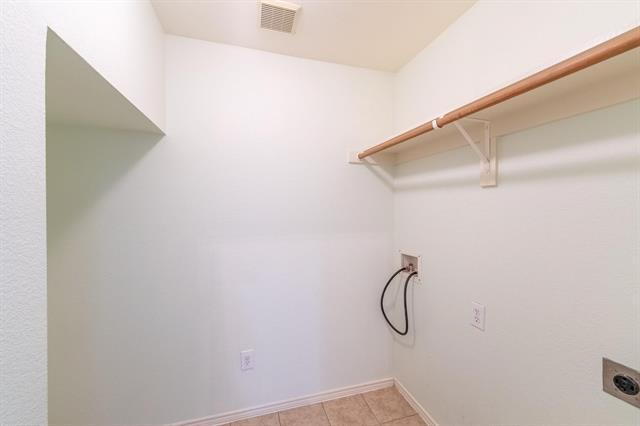 Building Photo - 9200 Warren Dr