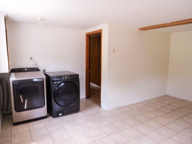 Building Photo - MOVE IN SPECIAL for: 3 Bedroom House Avail...