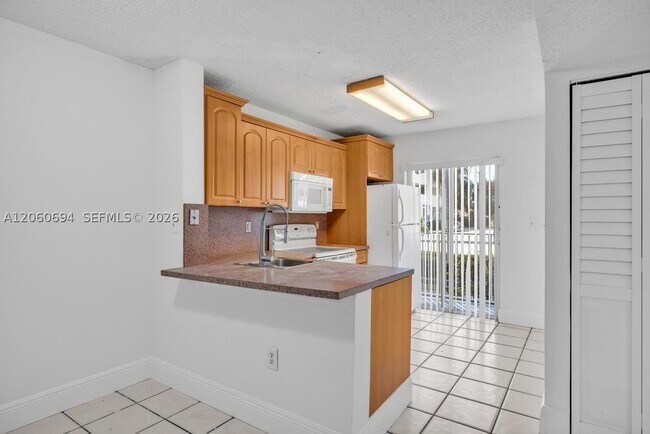 Building Photo - 2575 SW 27th St