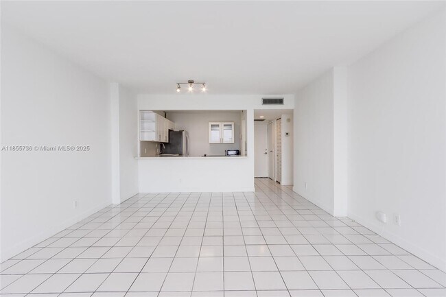 Building Photo - 100 Bayview Dr
