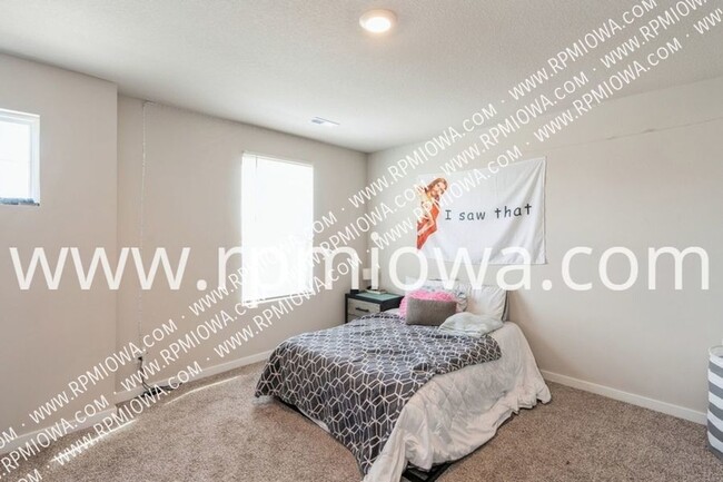 Building Photo - 265 Prairie Bluff Dr