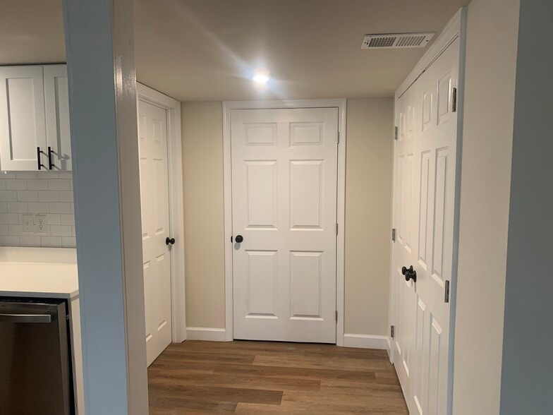 Building Photo - 9218 Cooks Point Ct