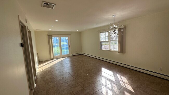 Building Photo - 211 Linden Ave